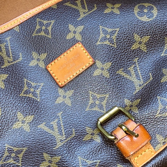 LouisVuitton SaumurCrossbody authenticated by EBTH - Picture 6 of 14